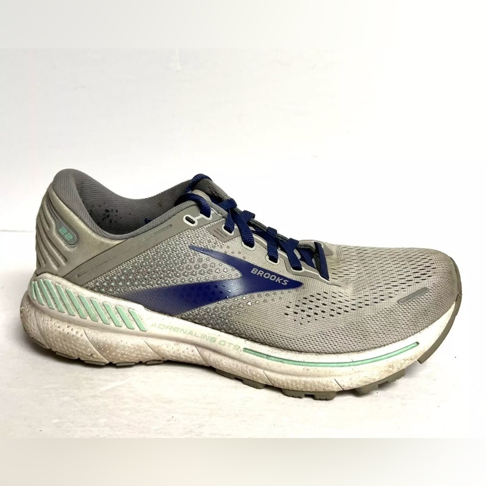 Brooks Womens Adrenaline GTS 22 Running Shoe Gray, Size 8.5 M